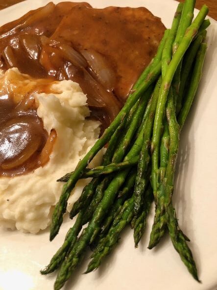 simple roasted asparagus with mashed potatoes and gravy