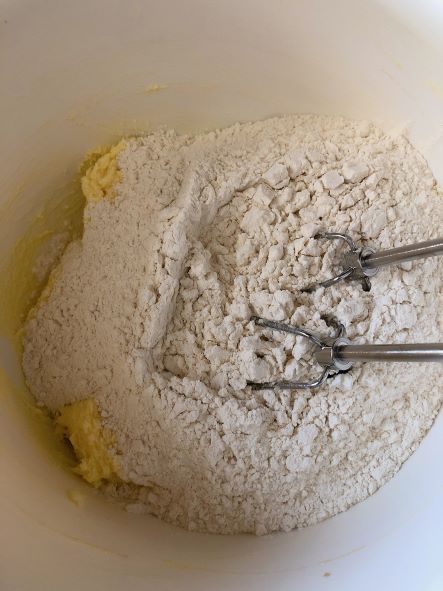 white chocolate macadamia cookies adding dry ingredients to wet ingredients