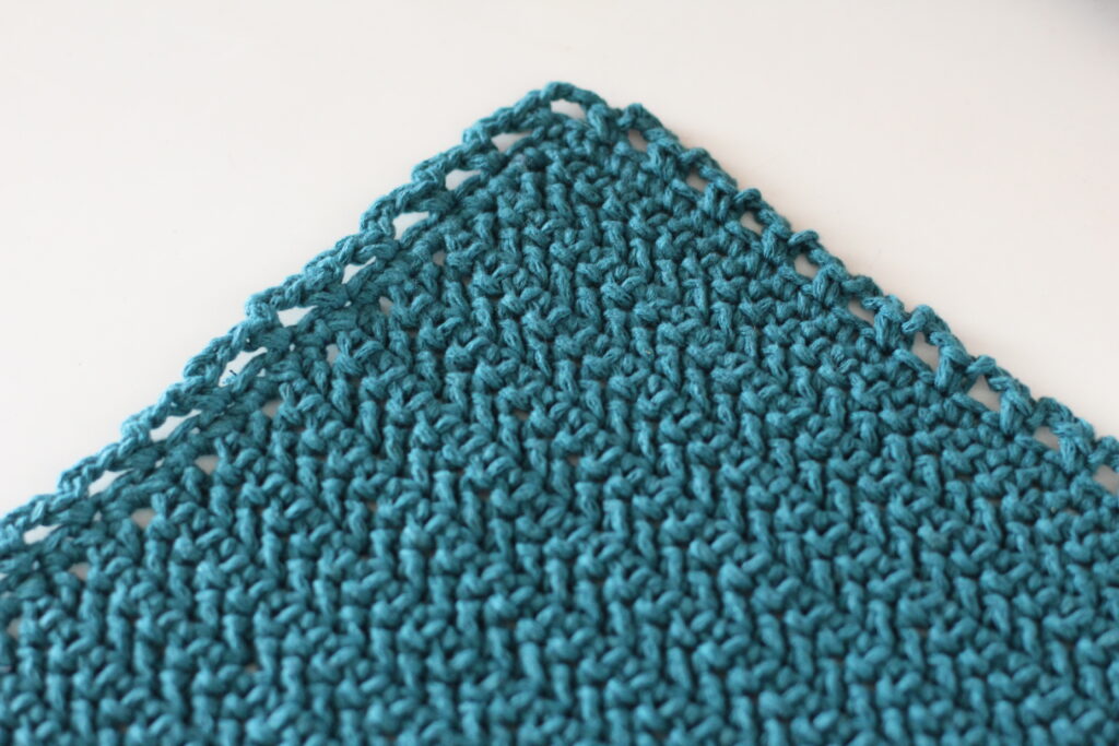 30-minute crochet washcloth scalloped edge